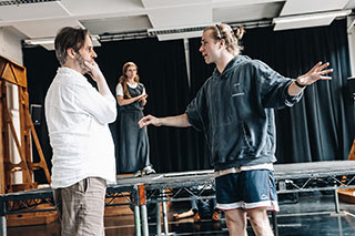 Mark Leipacher (director), Maisie Smith & Ed McVey in rehearsals
